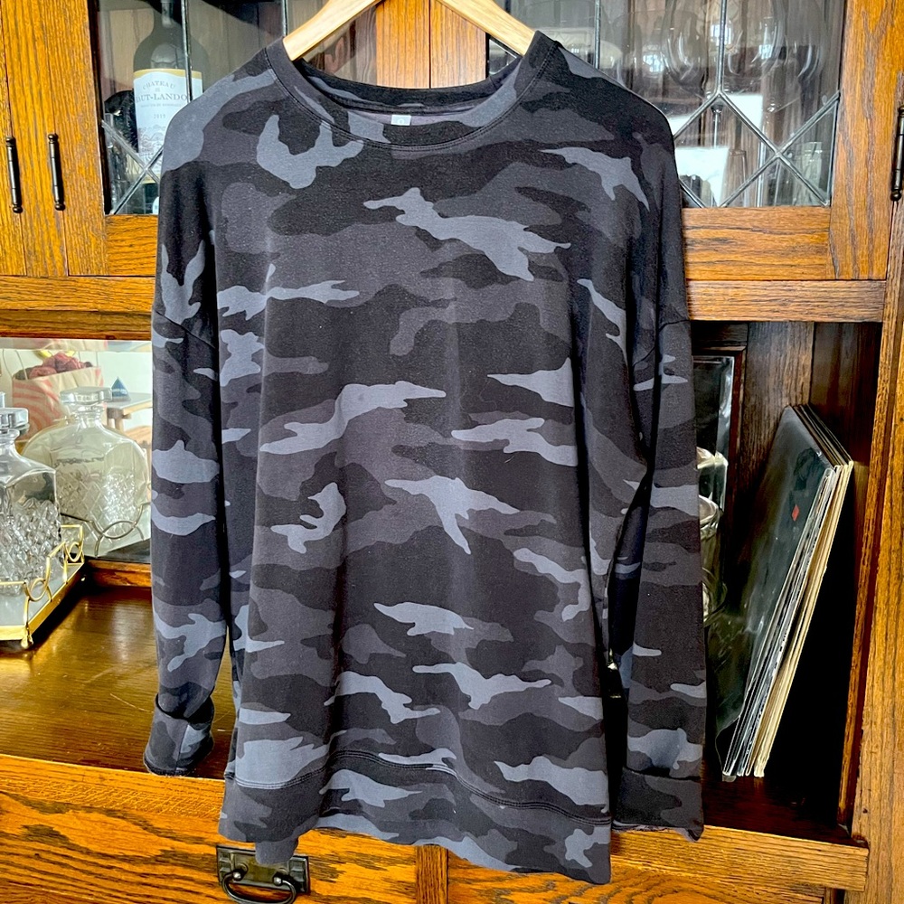 Athleta Black and Gray Camo Sweatshirt